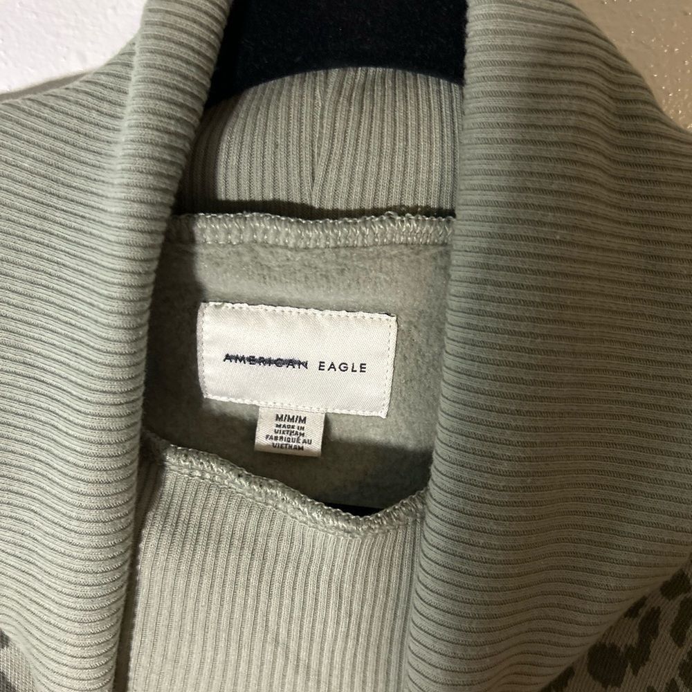 American Eagle Turtle Neck Crop Sweatshirt Size M - Picture 3 of 4
